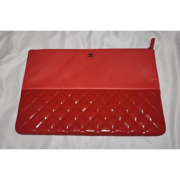 US Based Authentic Chanel Large O Case Clutch Bag Lambskin and Quilted Patent - Picture 3 of 9